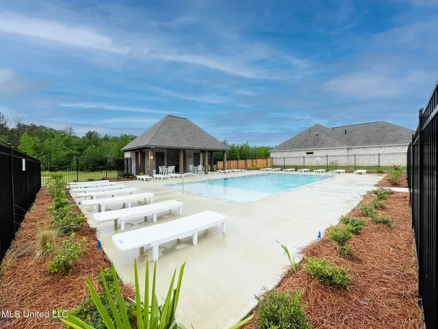 $355,500 | 204 Wethersfield Drive, Florence, MS 39073