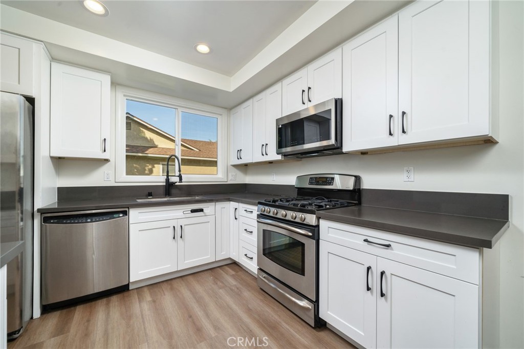 523 Larkin Drive Covina, CA 91722 - Photo 13 of 36 Updated kitchen 2