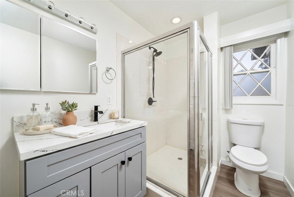 523 Larkin Drive Covina, CA 91722 - Photo 20 of 36 Bathroom 2