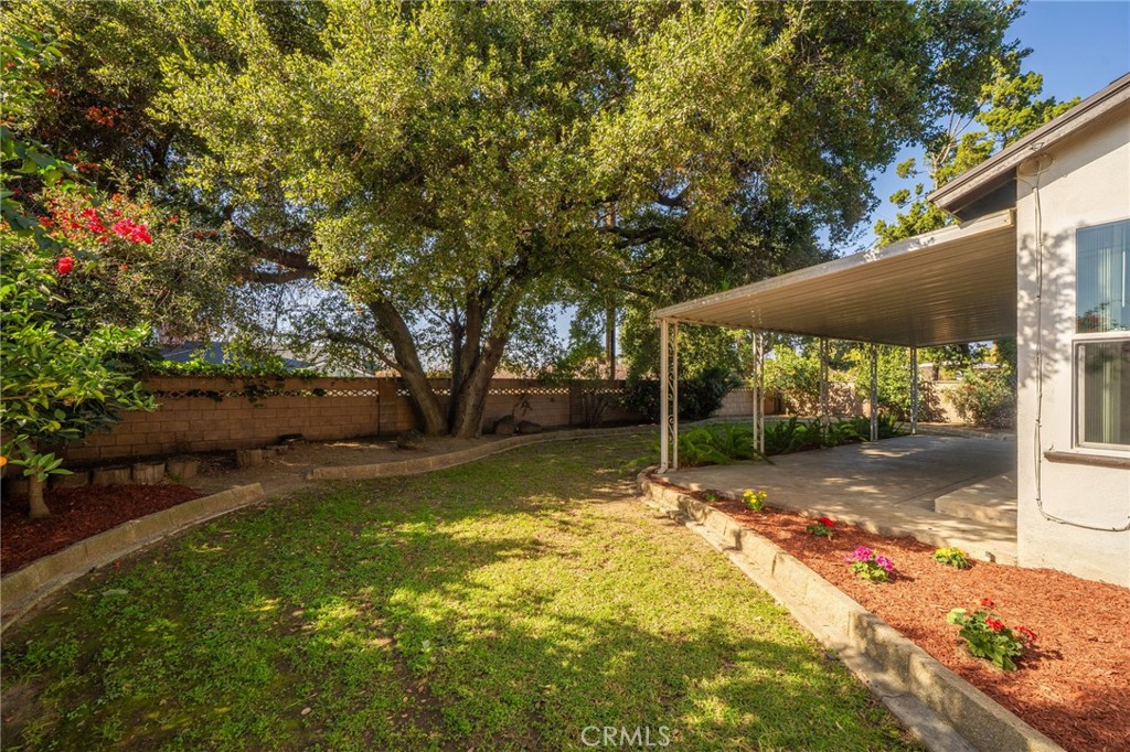 523 Larkin Drive Covina, CA 91722 - Photo 31 of 36 Side yard