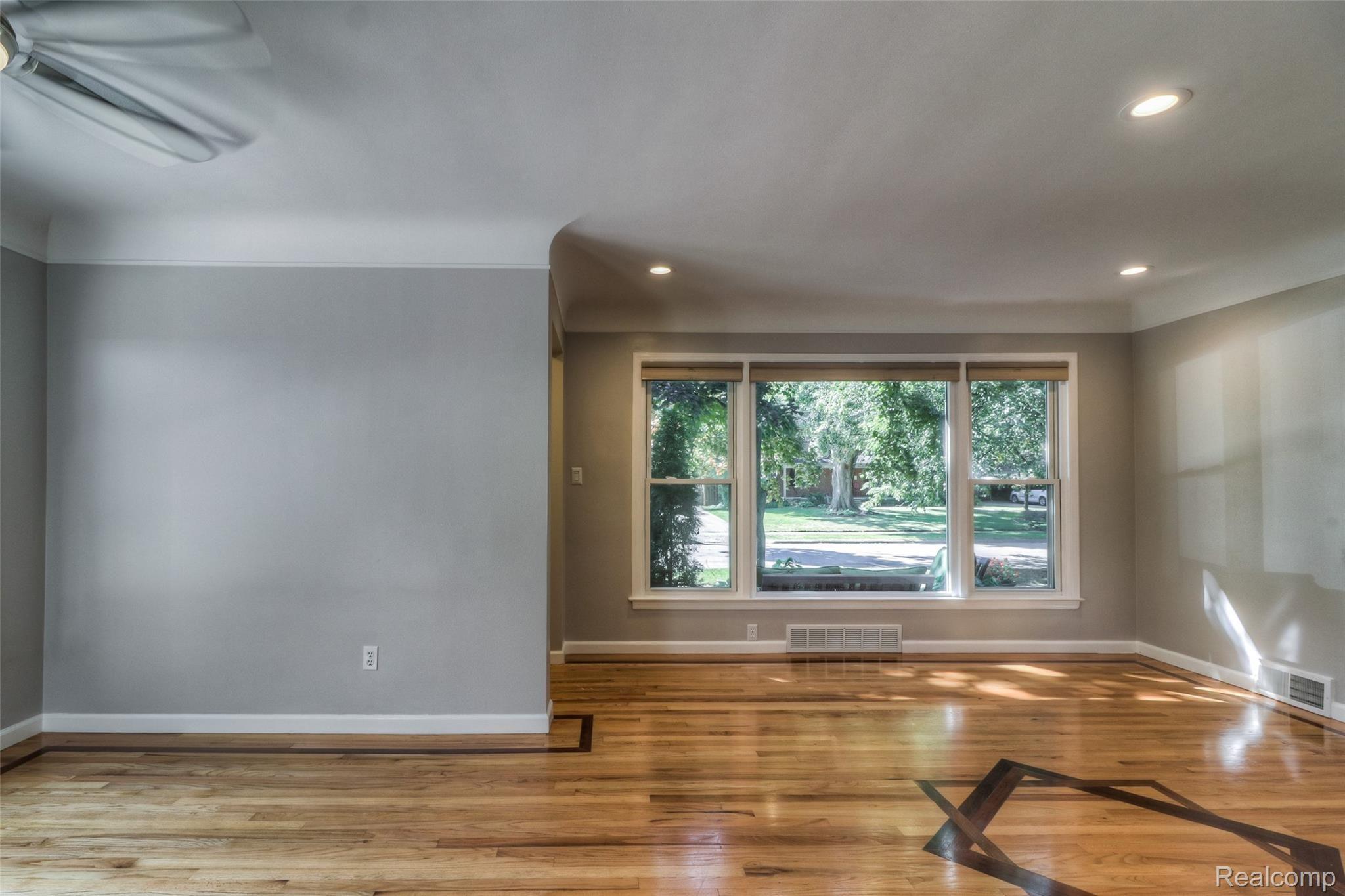 511 Woodside Road Royal Oak, MI 48073 - Photo 9 of 39 -15.jpg