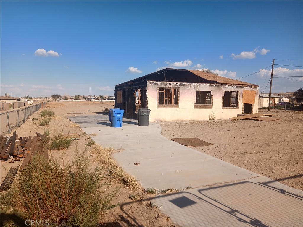 35241 Cedar Road Barstow, CA 92311 - Photo 3 of 3 a front view of a house with a yard