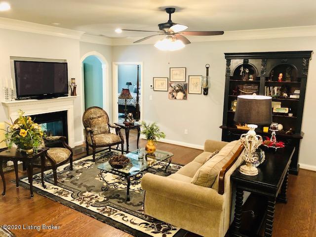 10601 Riva Road Louisville, KY 40223 - Photo 19 of 56 living1