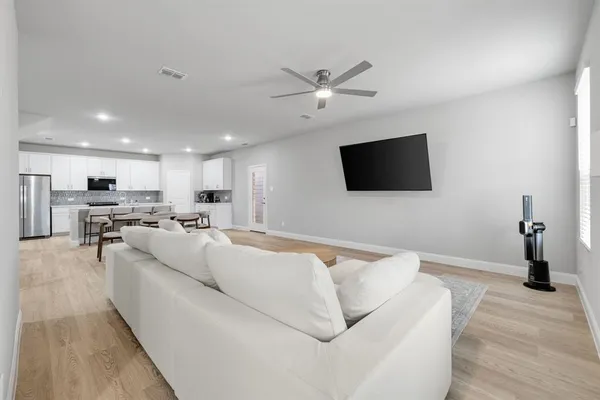 $2,750 | 2724 Big Bend Mews, Corinth, TX 76210