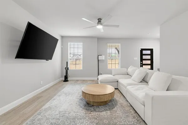 $2,750 | 2724 Big Bend Mews, Corinth, TX 76210