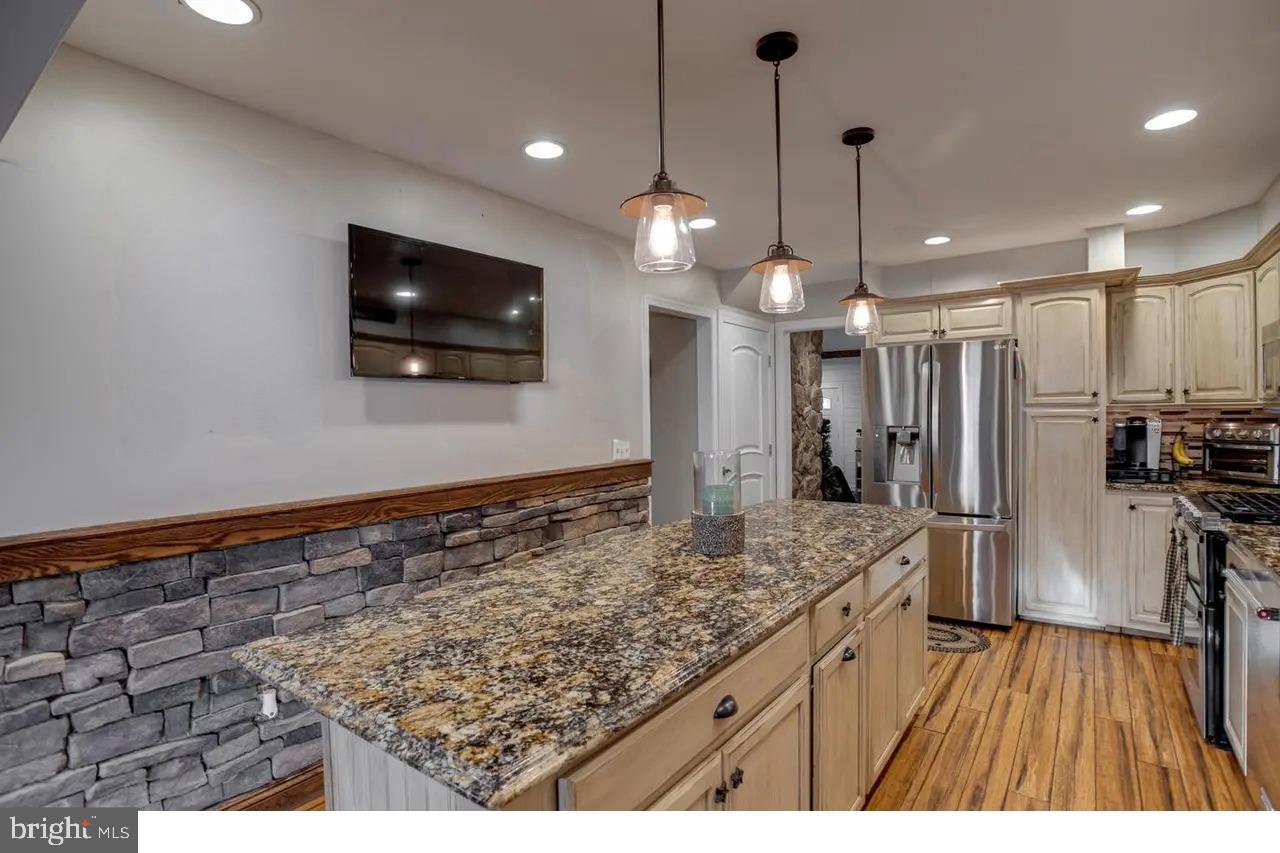 515 West Ring Factory Road Bel Air, MD 21015 - Photo 6 of 25 Rustic charm island