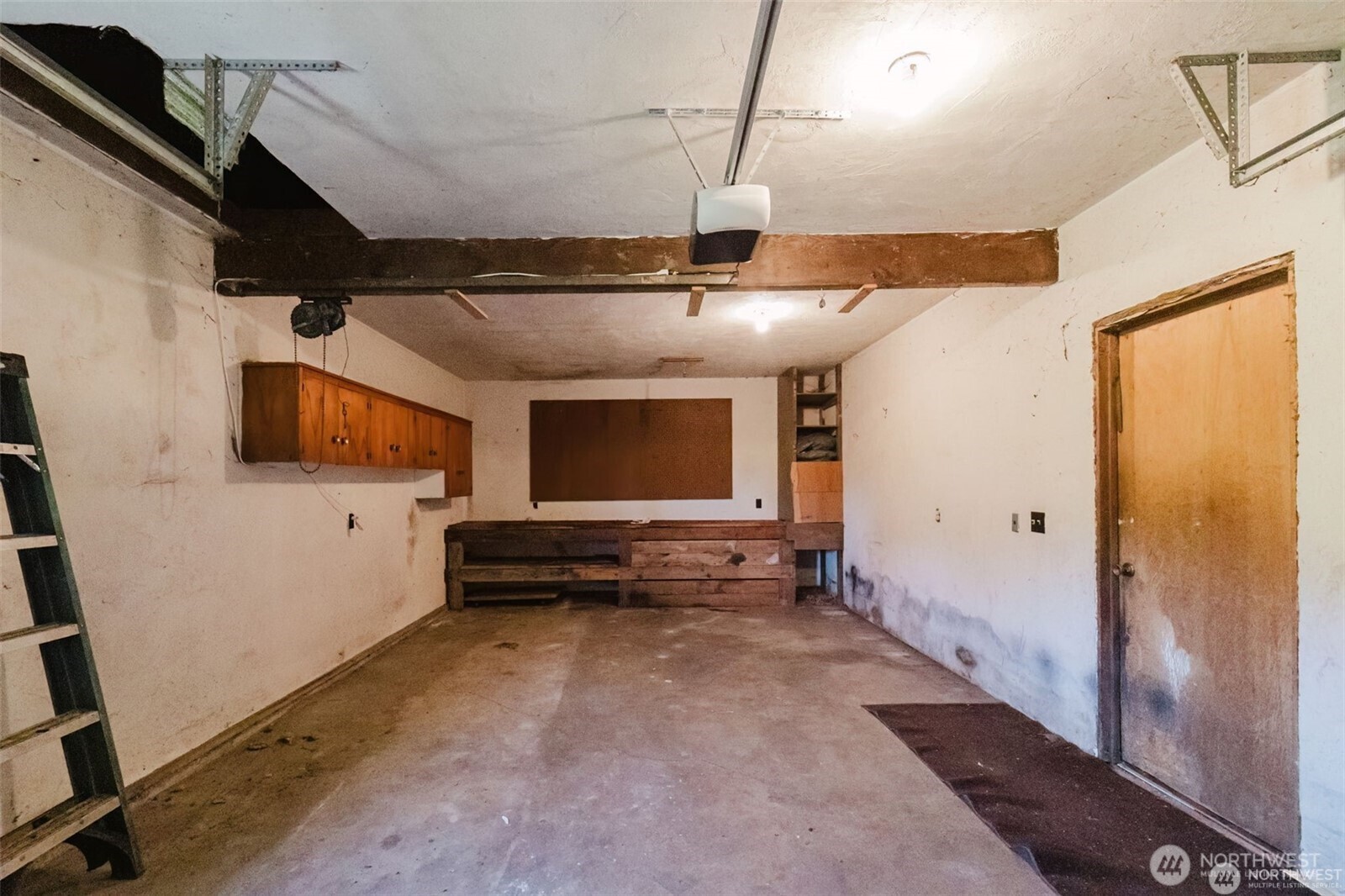 1783 West Shelton Matlock Road Shelton, WA 98584 - Photo 32 of 40 a view of a garage