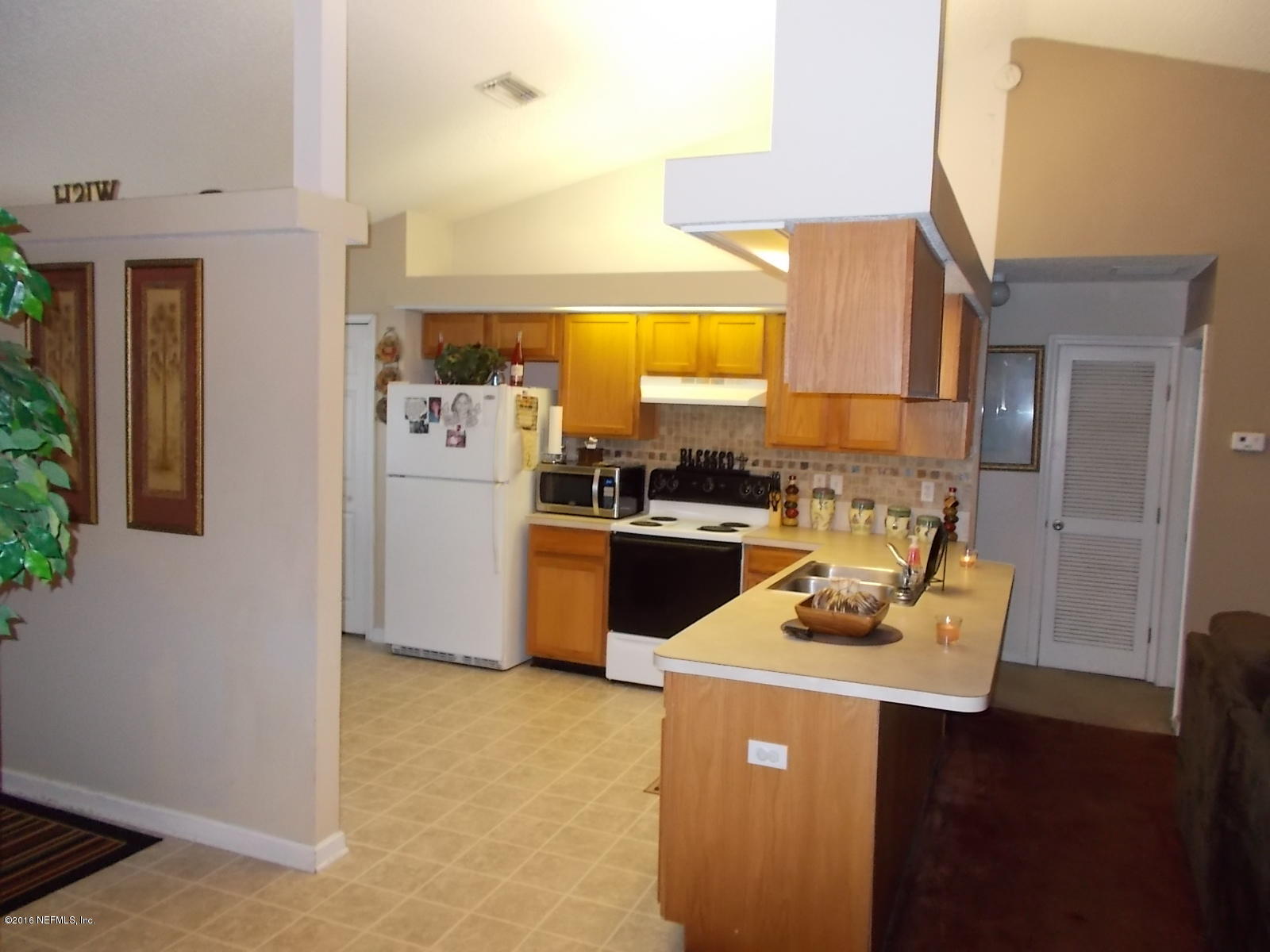 8684 Springtree Road Jacksonville, FL 32210 - Photo 16 of 26 Breakfast Bar