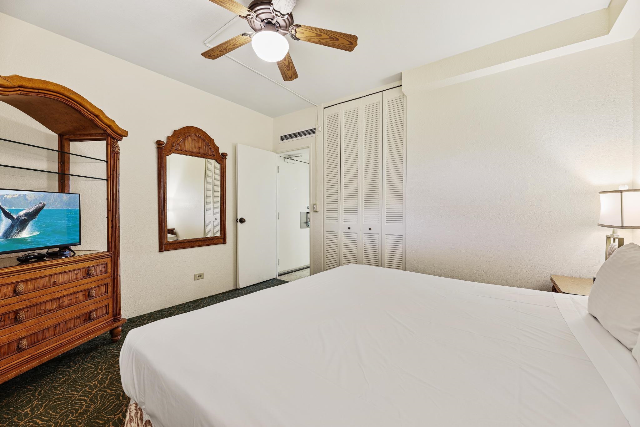 3445 Lower Honoapiilani Road, Unit 151 Lahaina, HI 96761 - Photo 20 of 42 a bedroom with a bed and a flat screen tv
