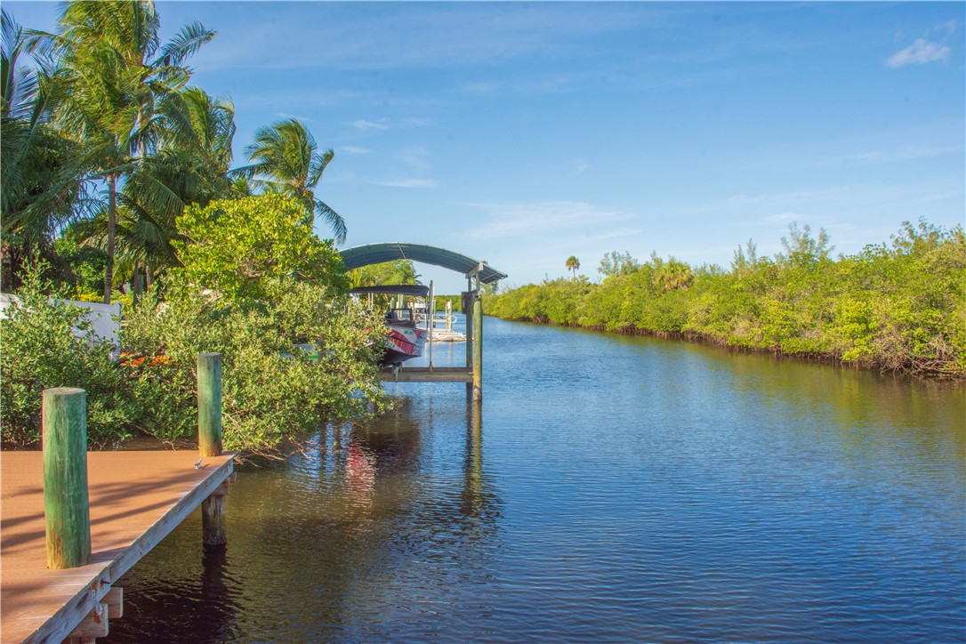 922 Jackson Way Fort Pierce, FL 34949 - Photo 31 of 34 a view of a balcony with lake view