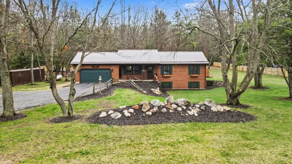 $415,000 | 8366 Cottonwood Avenue, Howard City, MI 49329
