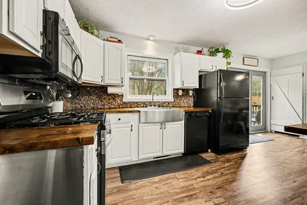 $415,000 | 8366 Cottonwood Avenue, Howard City, MI 49329