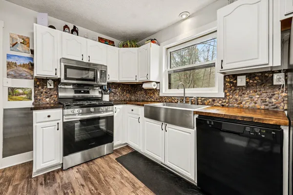 $415,000 | 8366 Cottonwood Avenue, Howard City, MI 49329