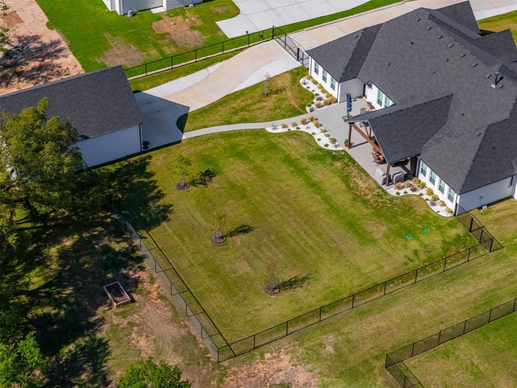 2012 Southern Rise Court Granbury, TX 76049 - Photo 36 of 40