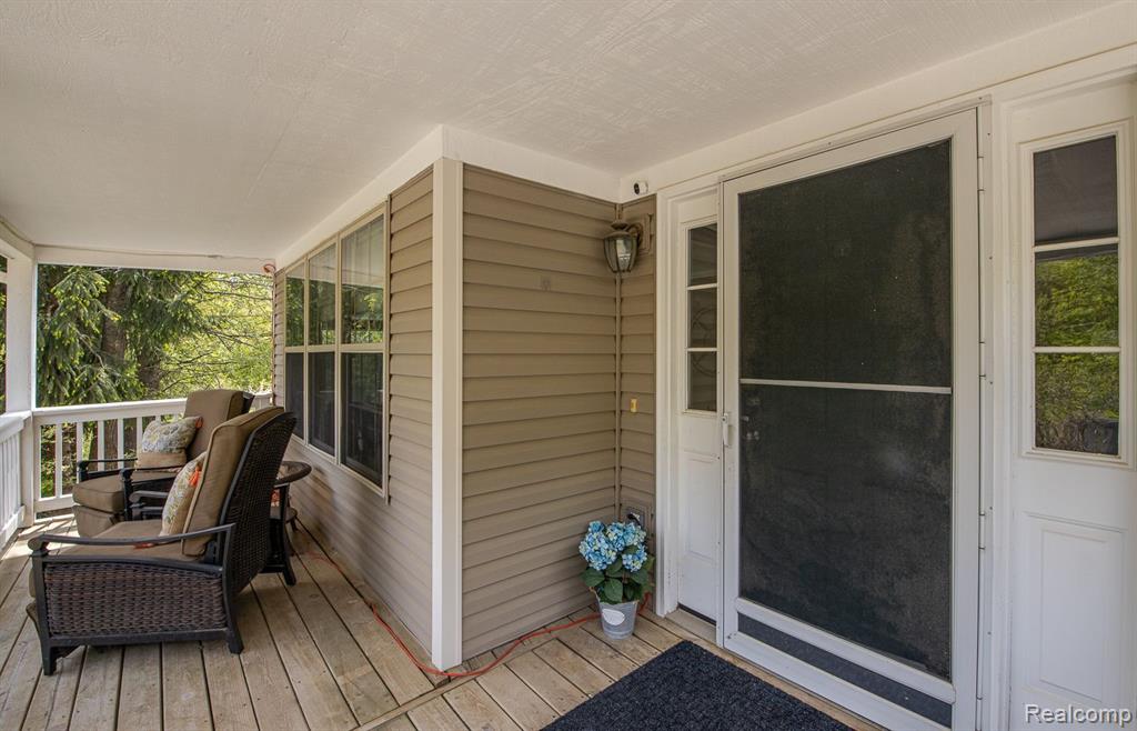 880 Frank Road Lake Orion, MI 48362 - Photo 4 of 44