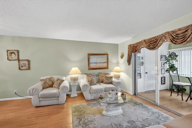 $195,000 | 522 Franconia Circle, Unit A, Lake Worth, FL 33467