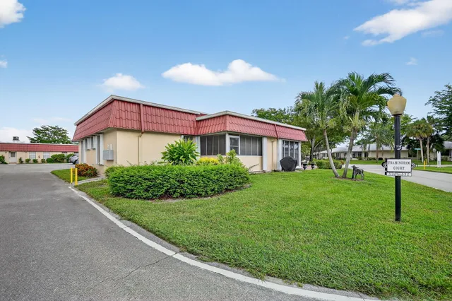 $195,000 | 522 Franconia Circle, Unit A, Lake Worth, FL 33467