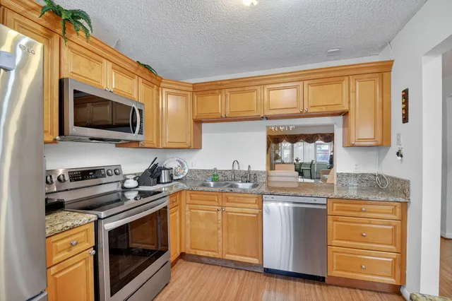 $195,000 | 522 Franconia Circle, Unit A, Lake Worth, FL 33467