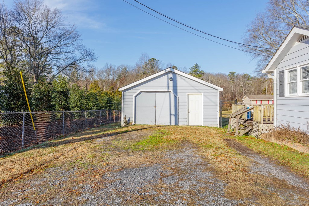 611 Beaverdale Road Northeast Dalton, GA 30721 - Photo 3 of 33 Gallery Image 3