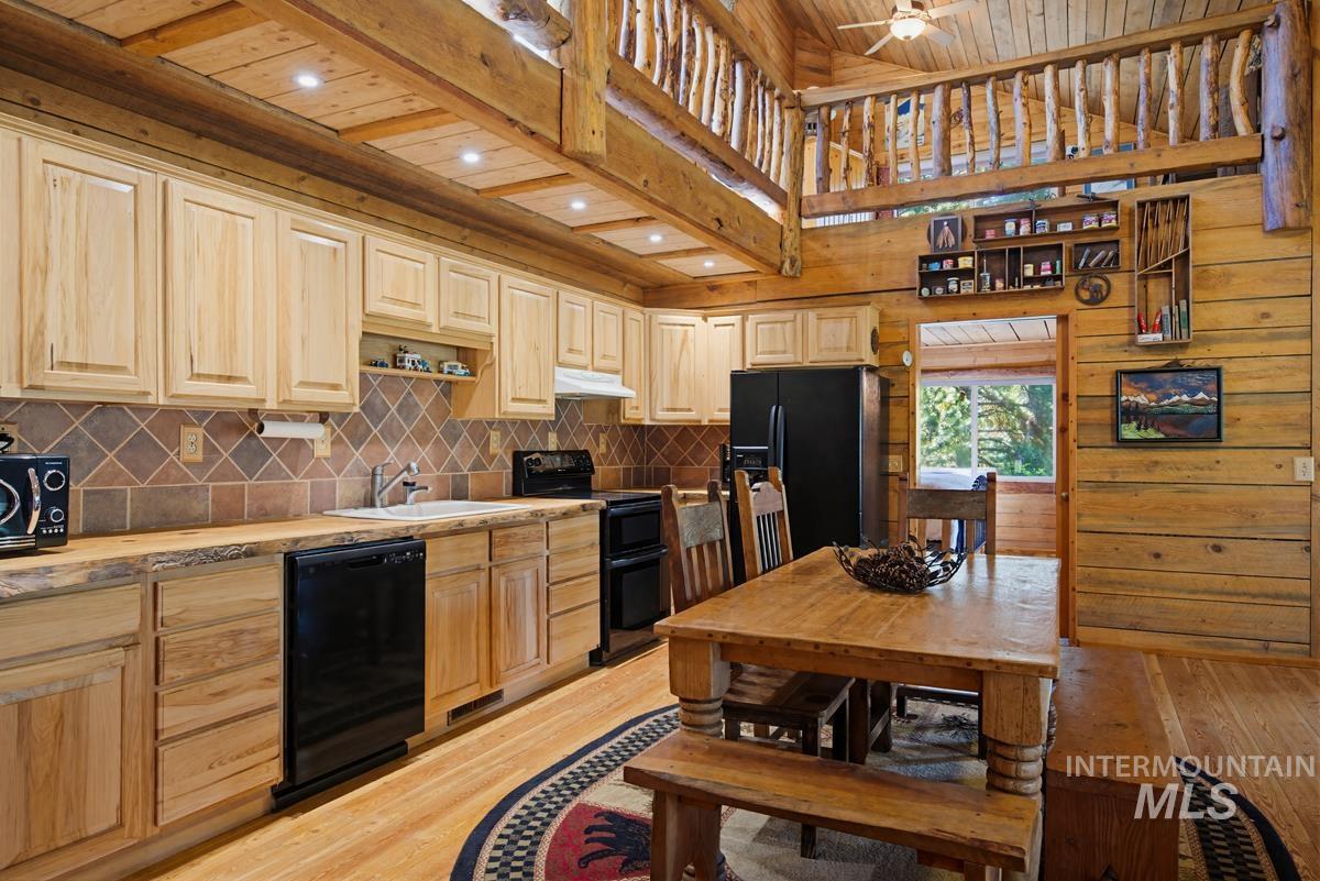 461 Hilltop Road Cascade, ID 83611 - Photo 13 of 40