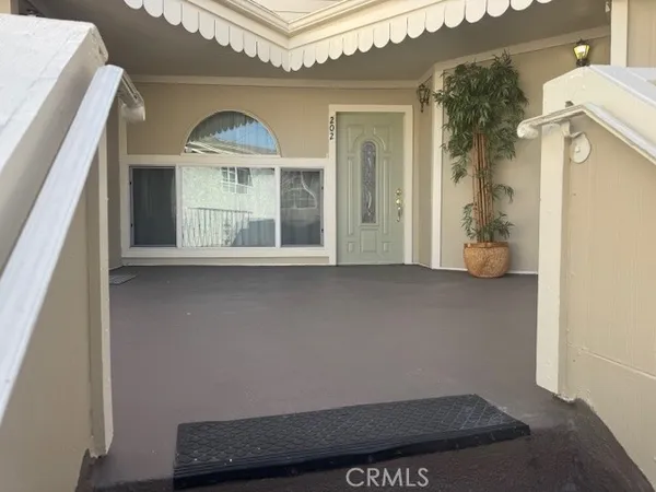 a view of livingroom with furniture