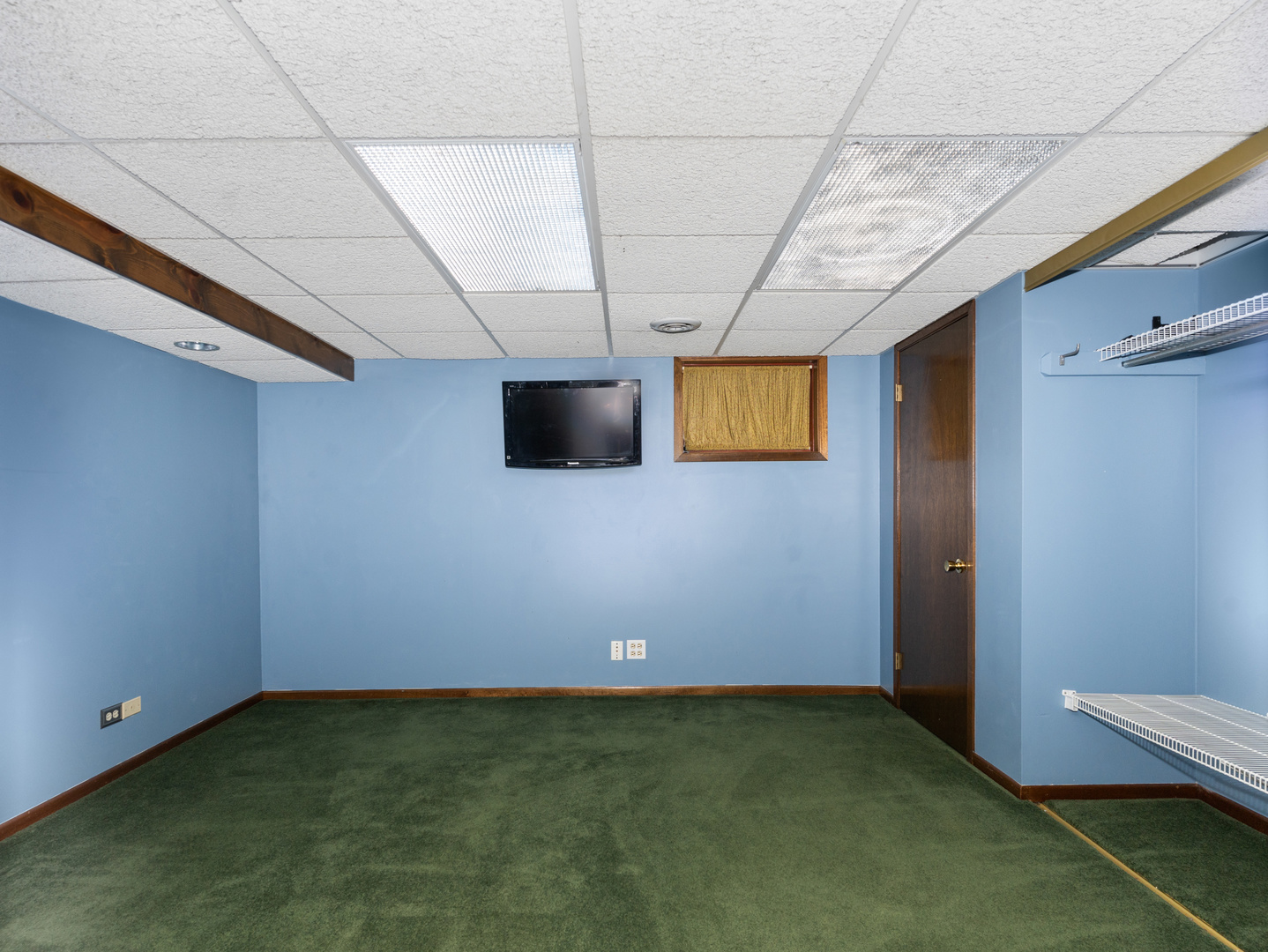 10S144 Ridge Road Naperville, IL 60565 - Photo 22 of 28 a view of a livingroom with an empty space