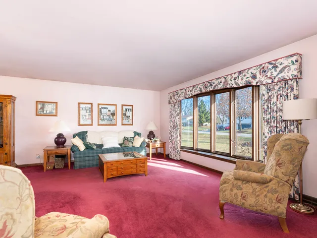 $444,900 | 10S144 Ridge Road, Naperville, IL 60565