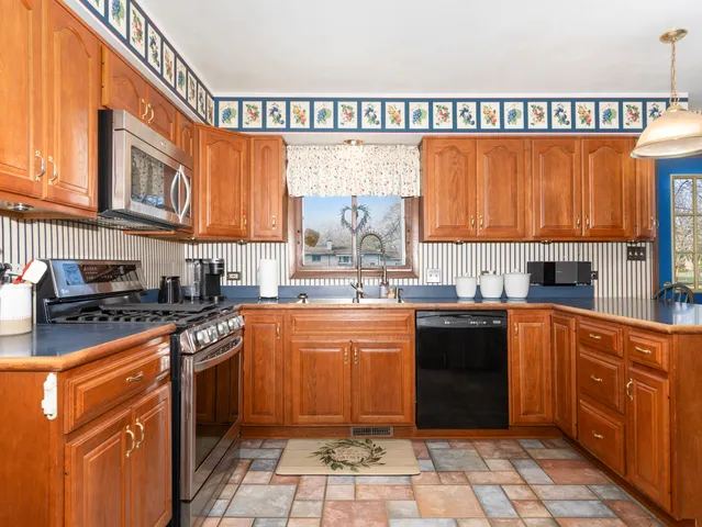 $444,900 | 10S144 Ridge Road, Naperville, IL 60565