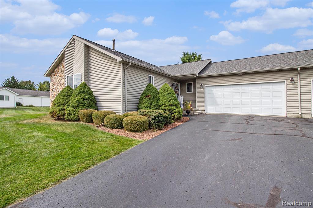 10177 Hawthorne Ridge Road Goodrich, MI 48438 - Photo 1 of 29