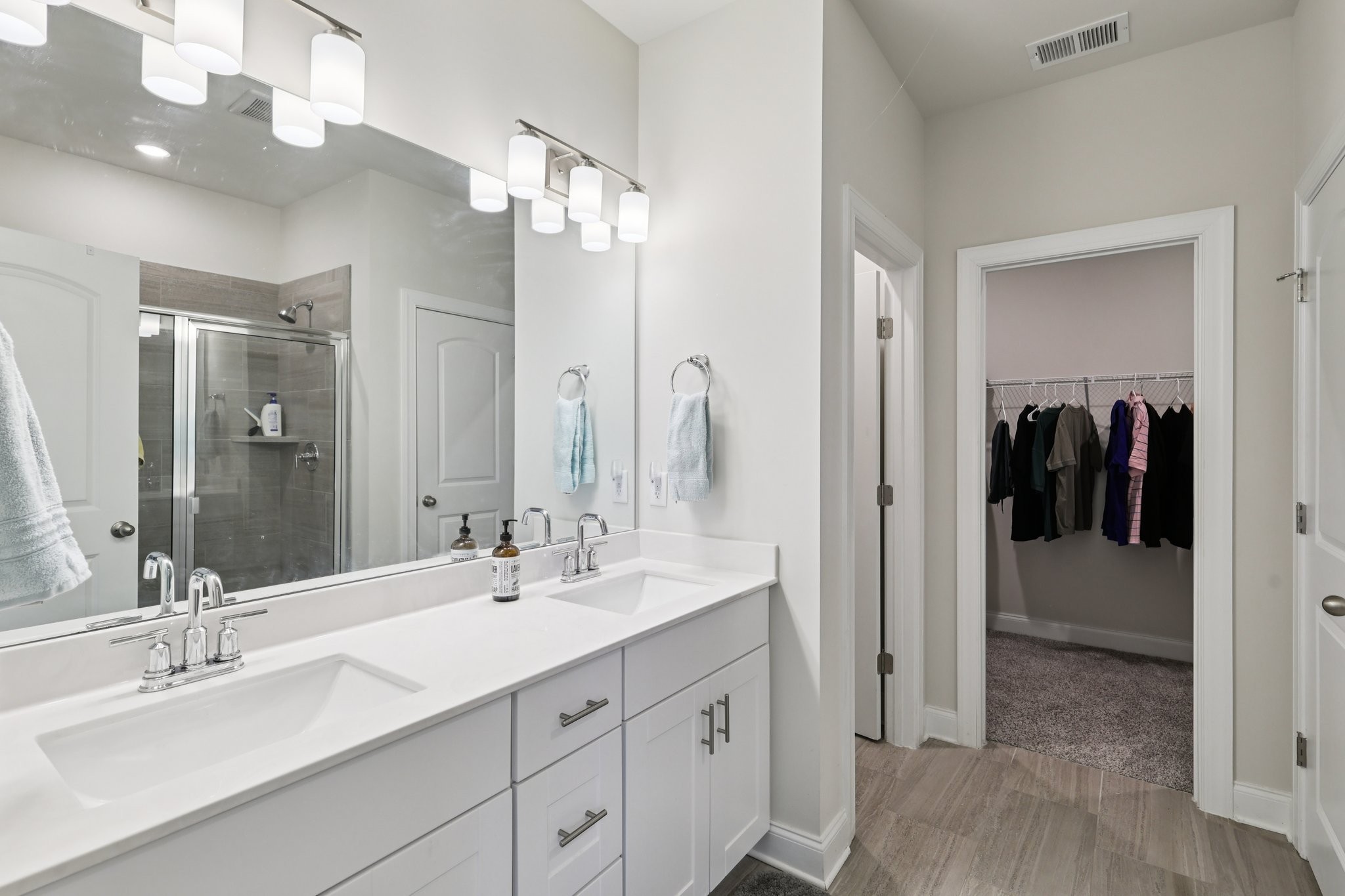 668 Taylor Bend Columbia, TN 38401 - Photo 19 of 35 a en suite bathroom with a double vanity sink and a mirror