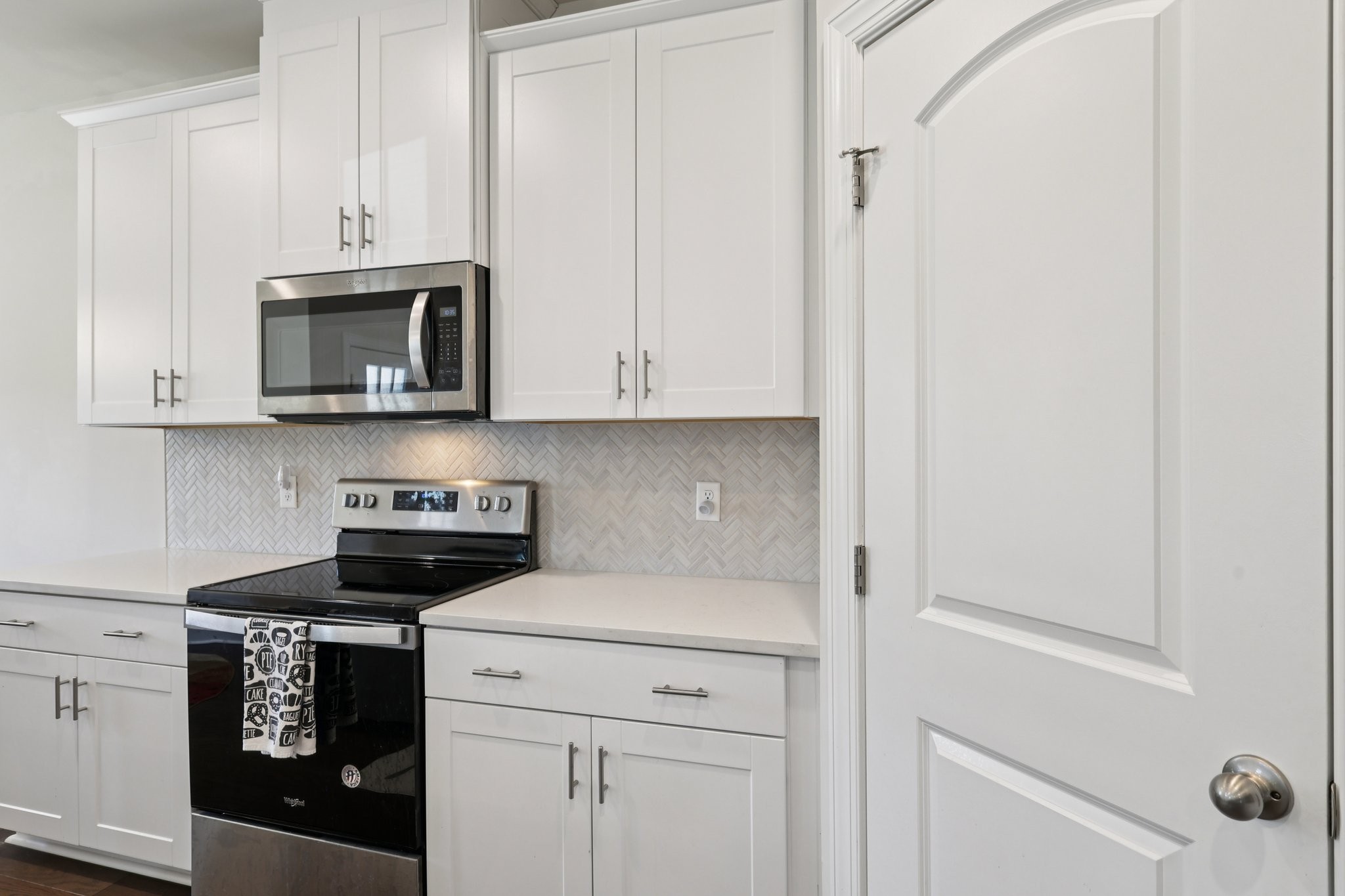 668 Taylor Bend Columbia, TN 38401 - Photo 9 of 35 a kitchen with stainless steel appliances granite countertop white cabinets and black stove top oven with granite countertops