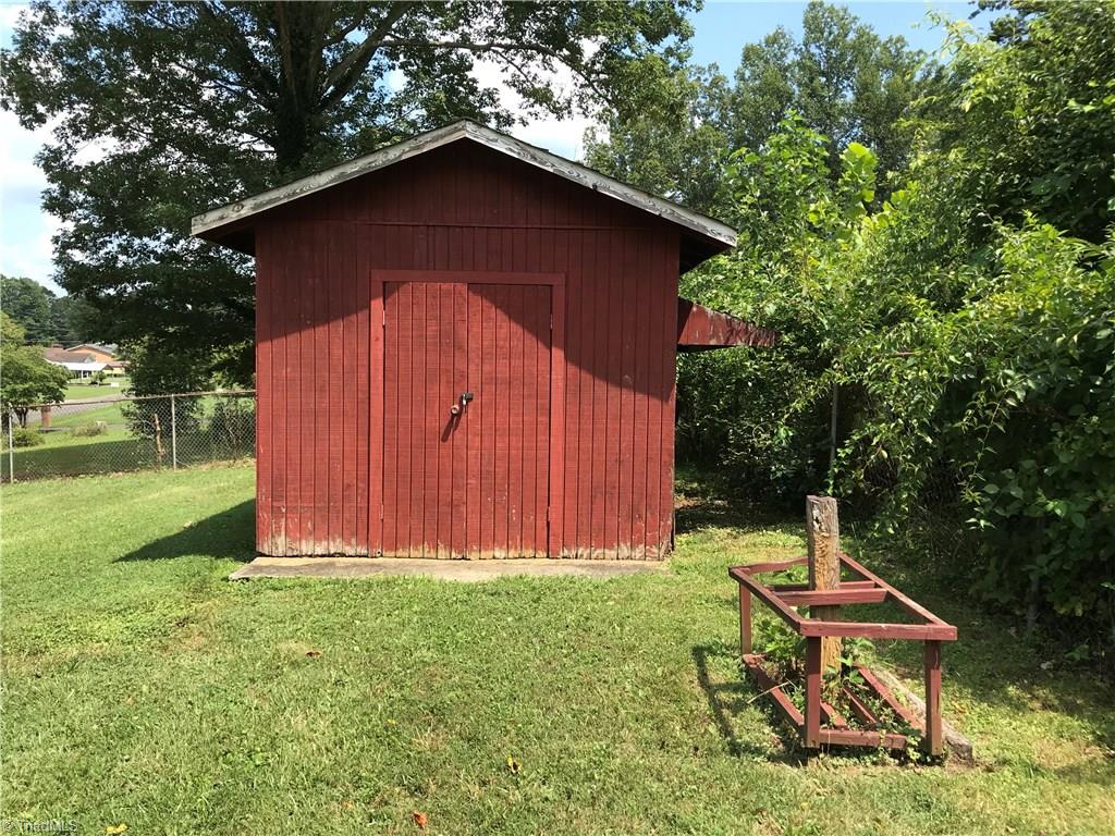 2480 Wards Gap Road Mount Airy, NC 27030 - Photo 5 of 27 Gallery Image 5
