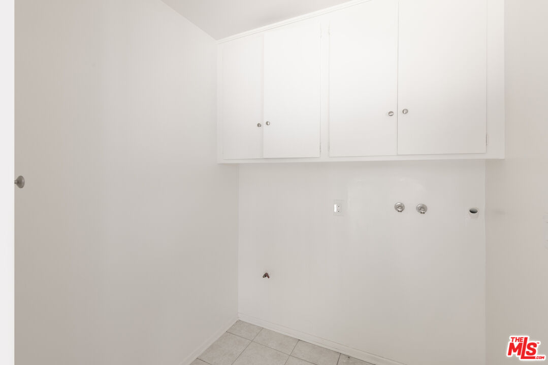 15508 Royal Ridge Road Sherman Oaks, CA 91403 - Photo 14 of 39 a view of cupboard