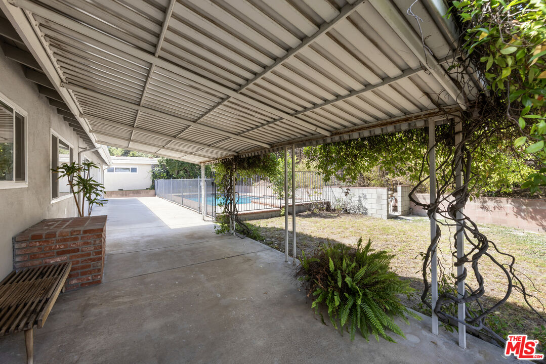 15508 Royal Ridge Road Sherman Oaks, CA 91403 - Photo 35 of 39 a view of a backyard