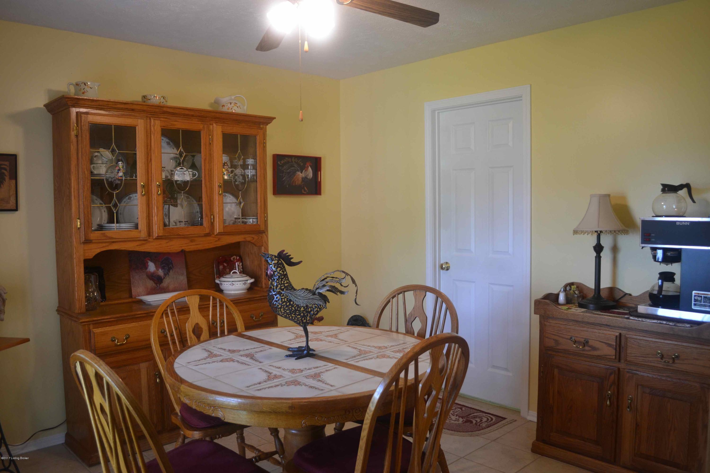 986 Beech Grv Road Shepherdsville, KY 40165 - Photo 8 of 20 dining room