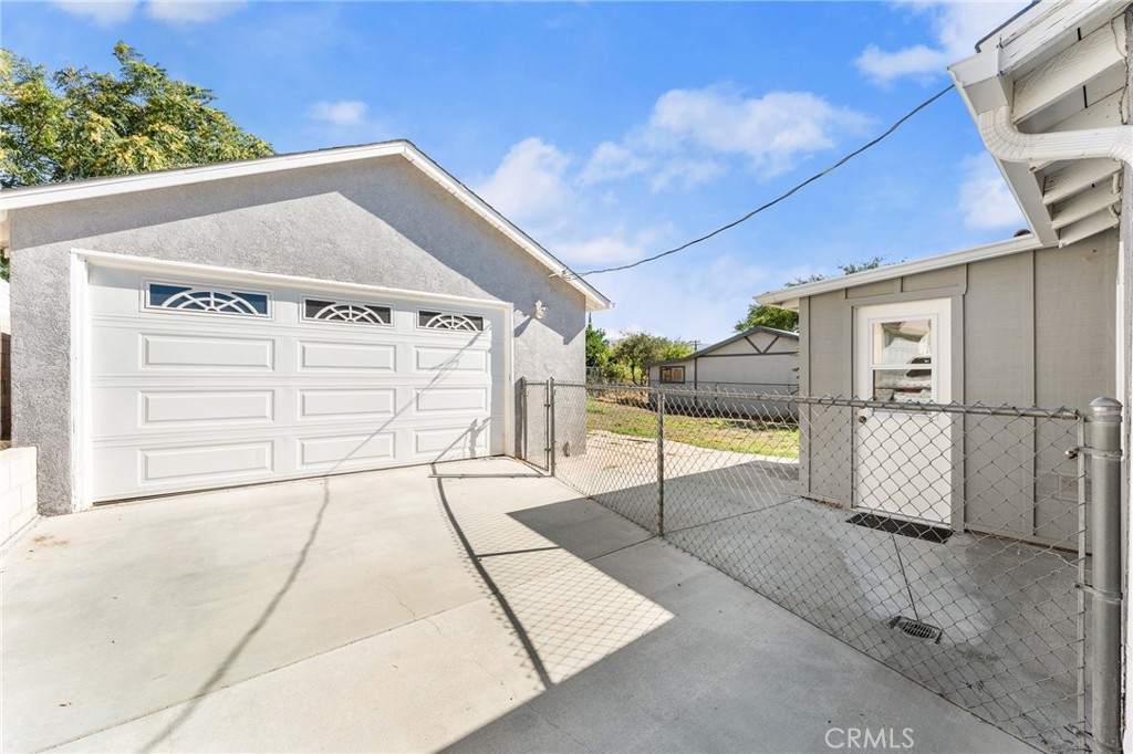 1253 Cottonwood Road Banning, CA 92220 - Photo 9 of 22 a view of a backyard of the house