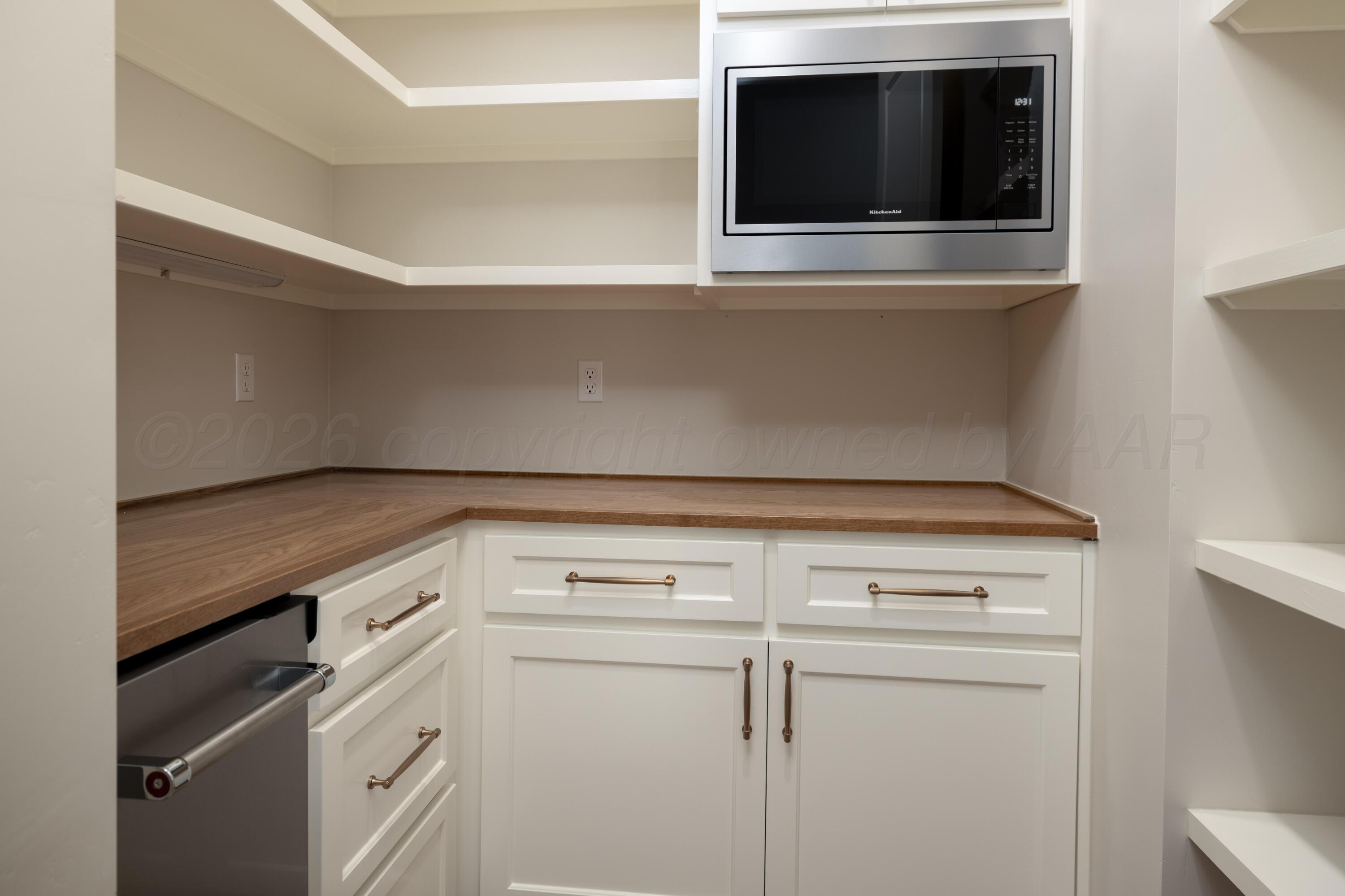 4501 North Rocking Chair Lane Amarillo, TX 79124 - Photo 15 of 44 Pantry