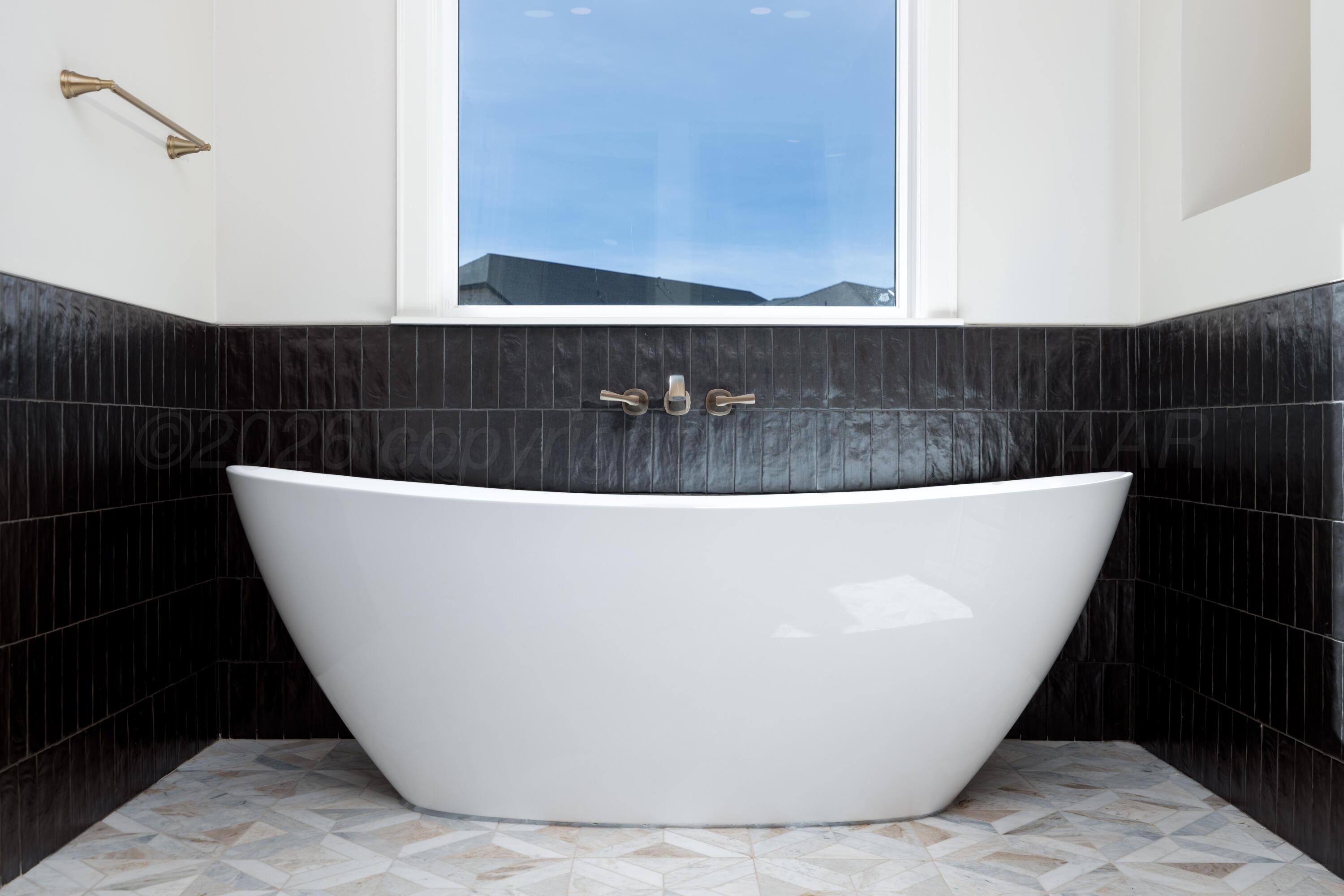 4501 North Rocking Chair Lane Amarillo, TX 79124 - Photo 25 of 44 Master Bath