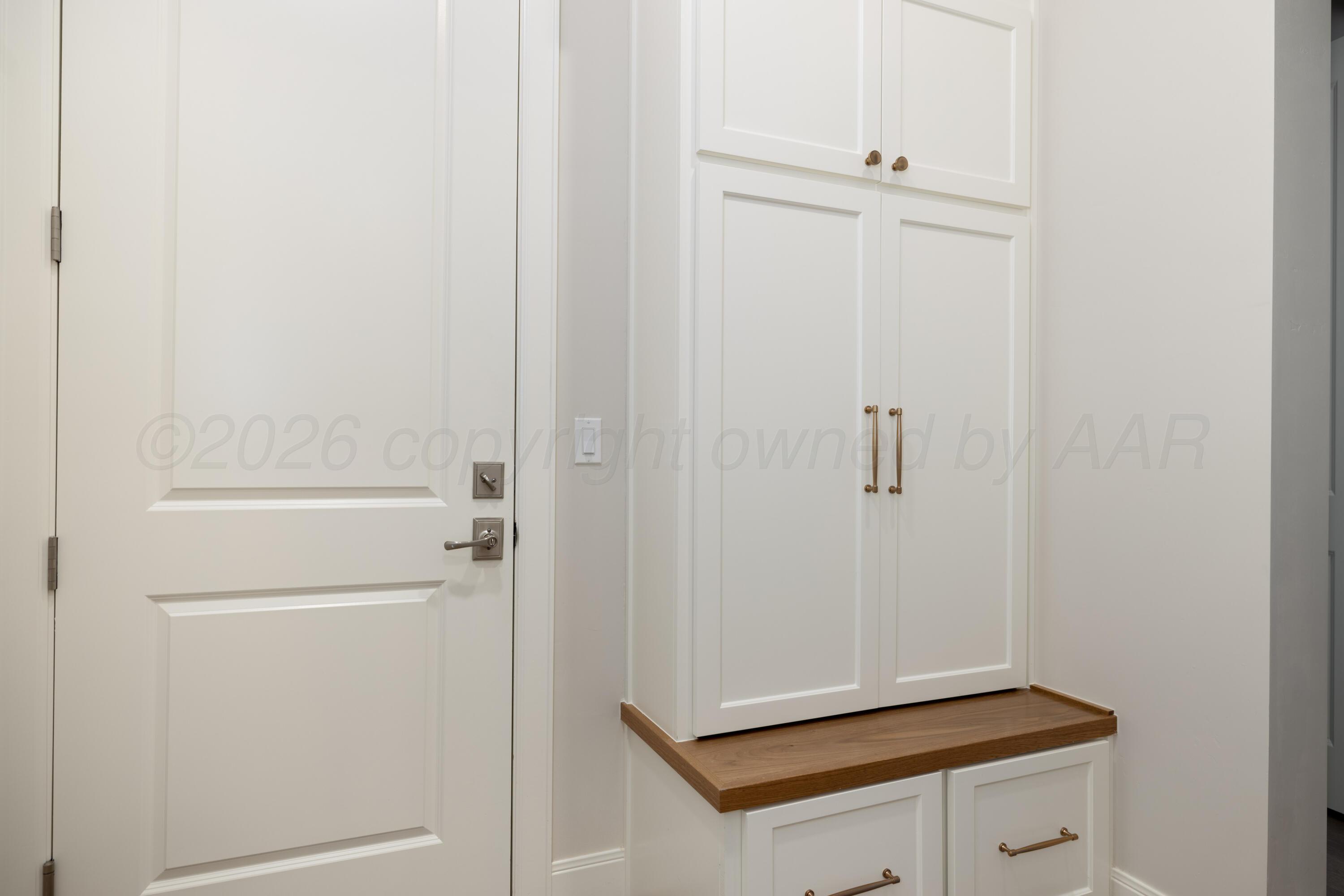 4501 North Rocking Chair Lane Amarillo, TX 79124 - Photo 33 of 44 Mudroom