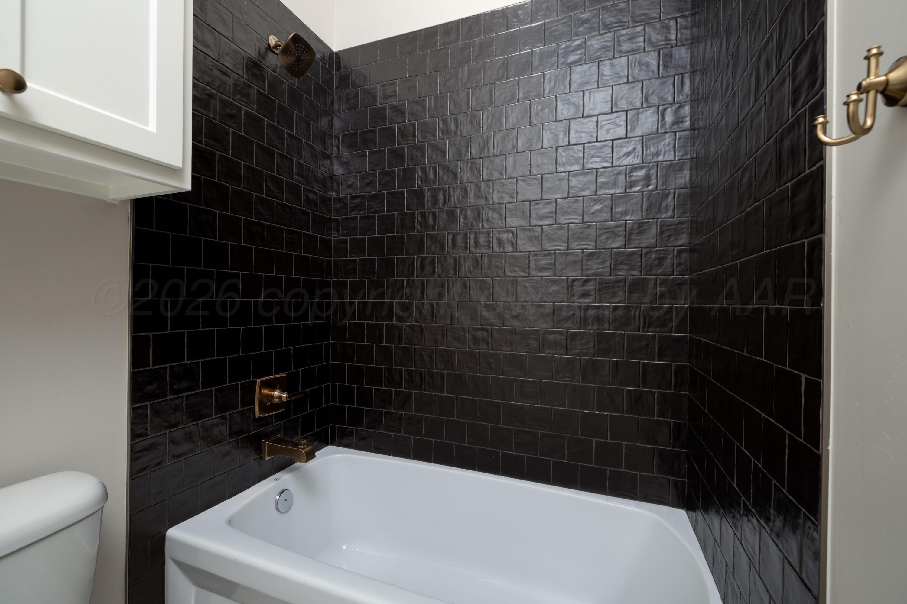 4501 North Rocking Chair Lane Amarillo, TX 79124 - Photo 37 of 44 Guest Bathroom