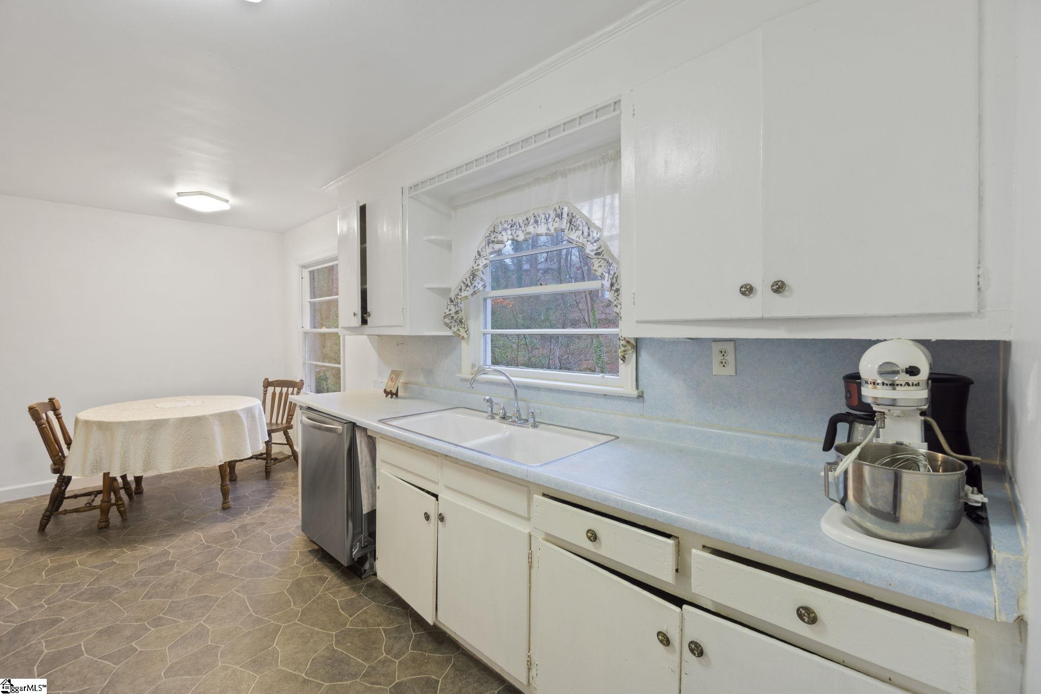 317 Chick Springs Road Greenville, SC 29609 - Photo 6 of 25 Gallery Image 6