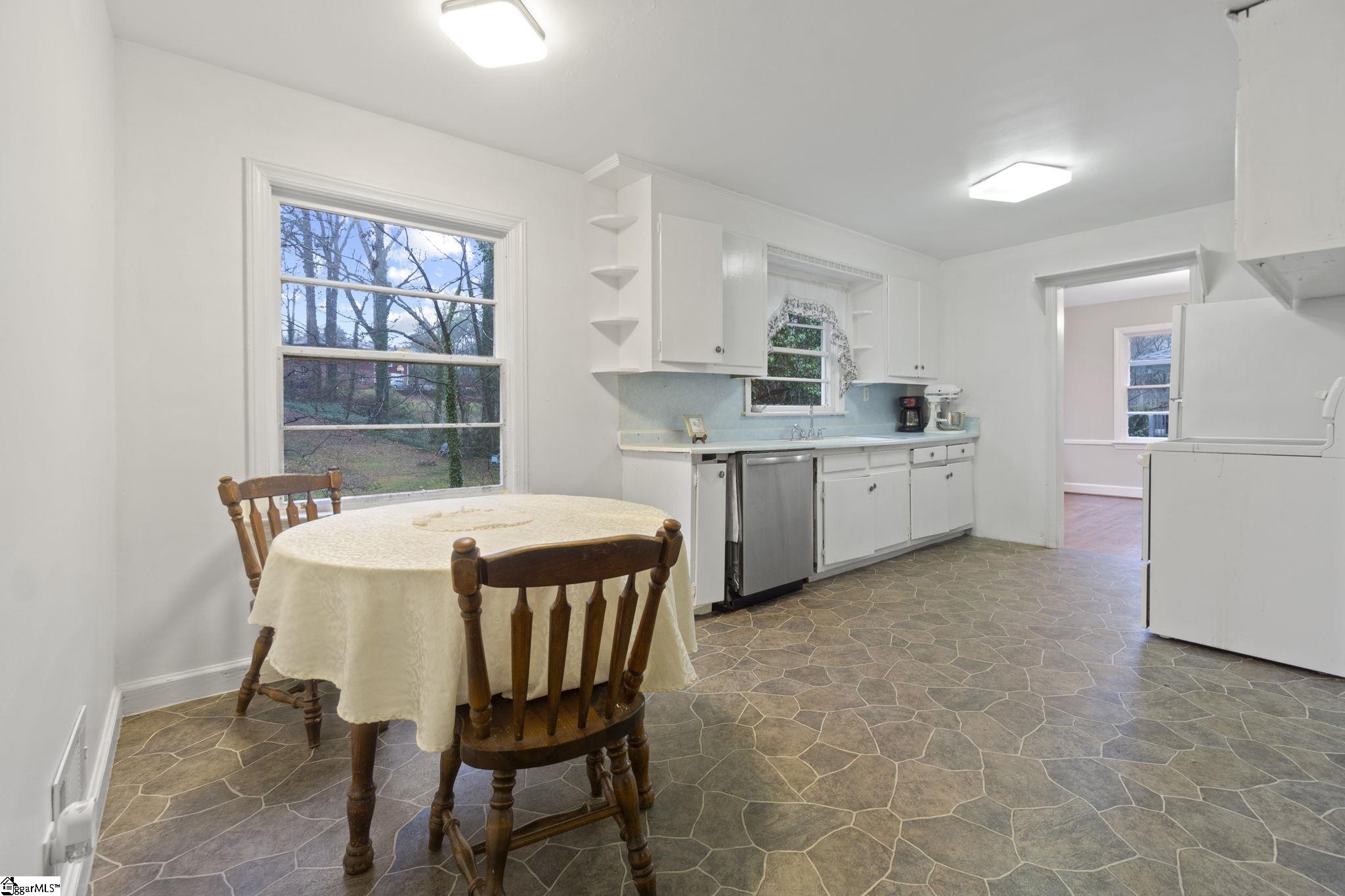317 Chick Springs Road Greenville, SC 29609 - Photo 8 of 25 Gallery Image 8
