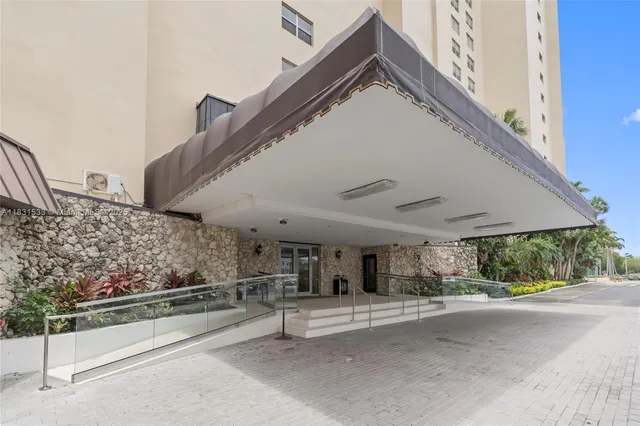 $400,000 | 11111 Biscayne Boulevard, Unit 21B, Miami, FL 33181