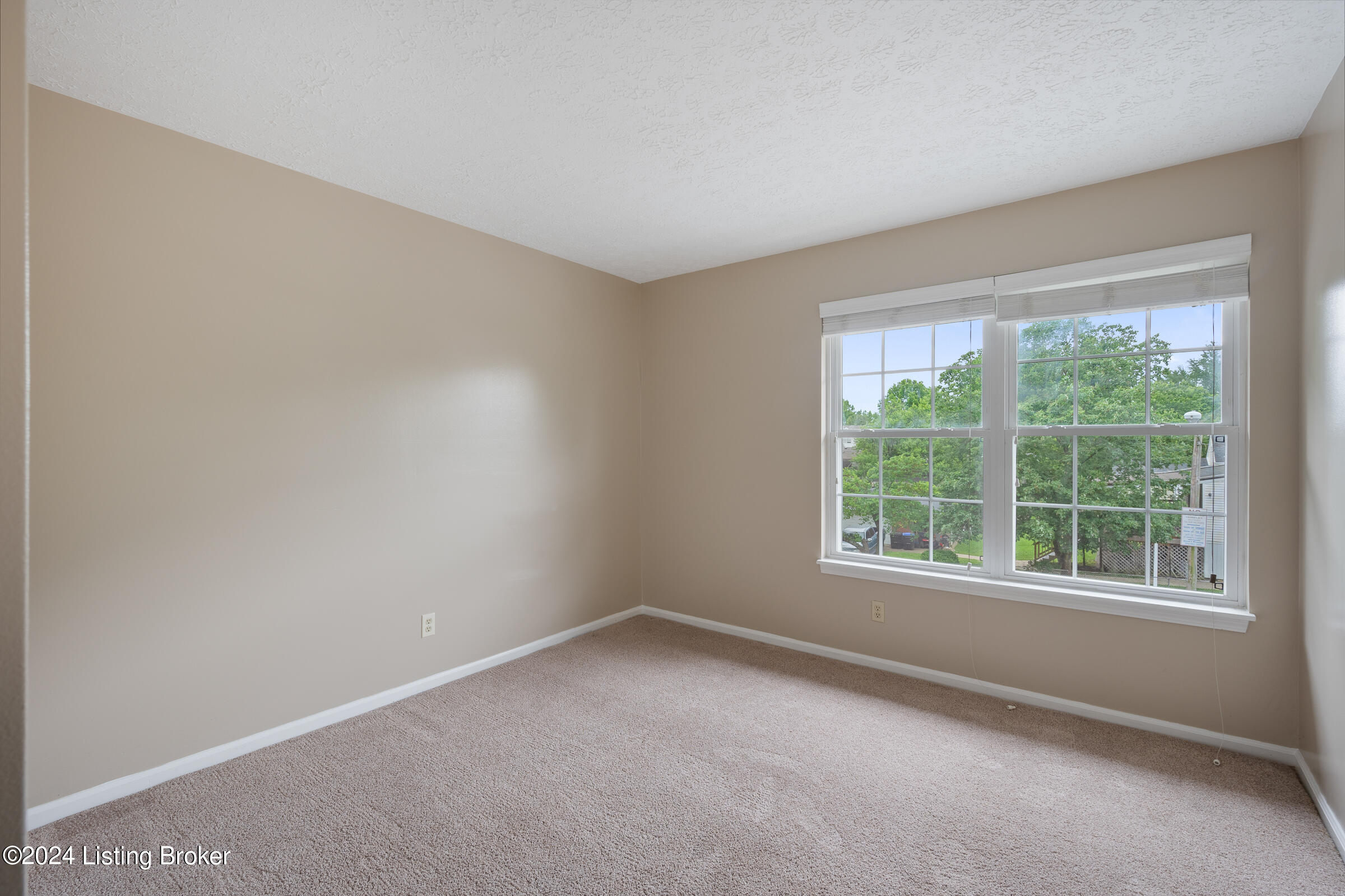 2300 Dundee Road, Unit 15 Louisville, KY 40205 - Photo 16 of 24 Primary Bedroom