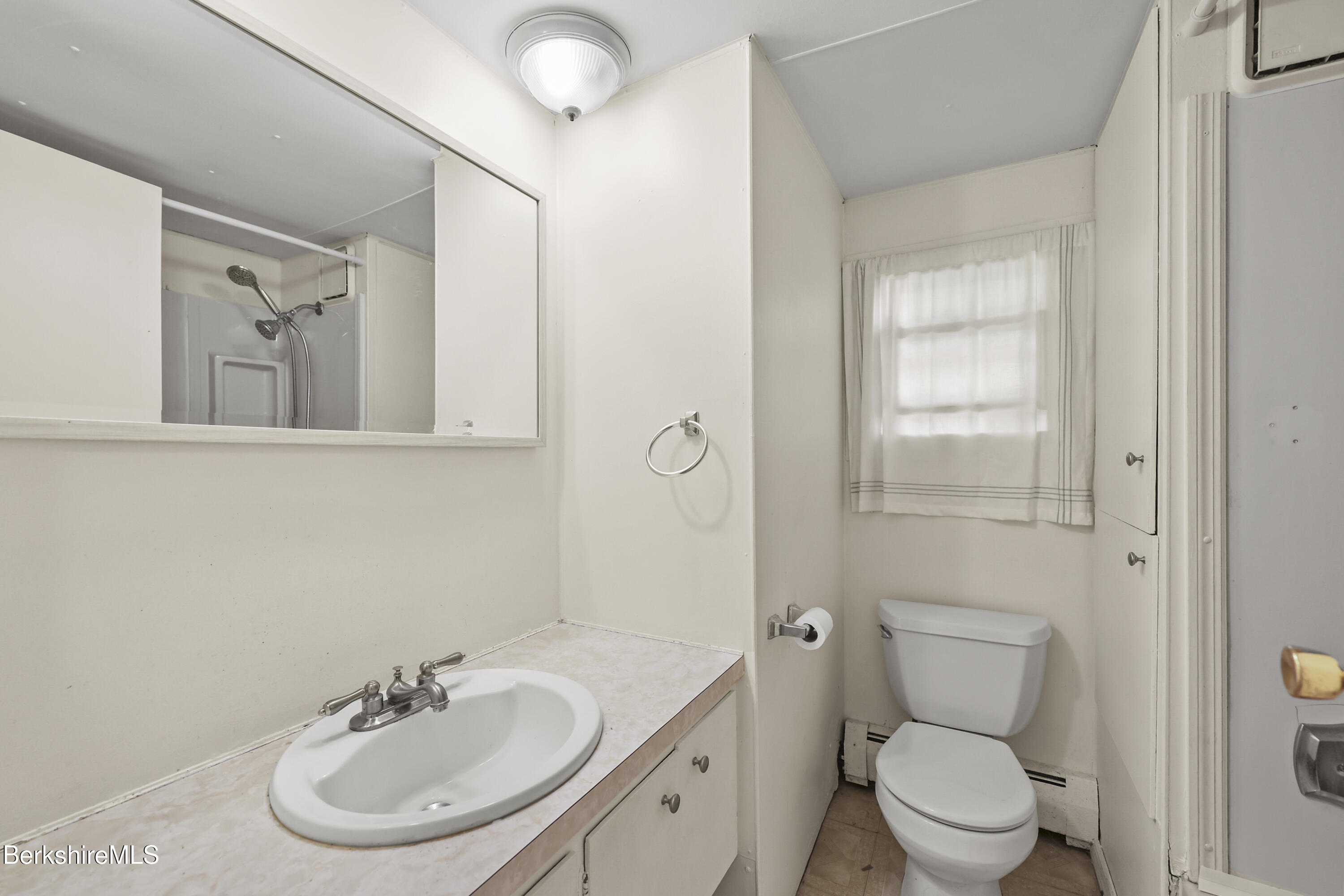 20 Overlook Terrace Adams, MA 01220 - Photo 21 of 32 Full Bathroom