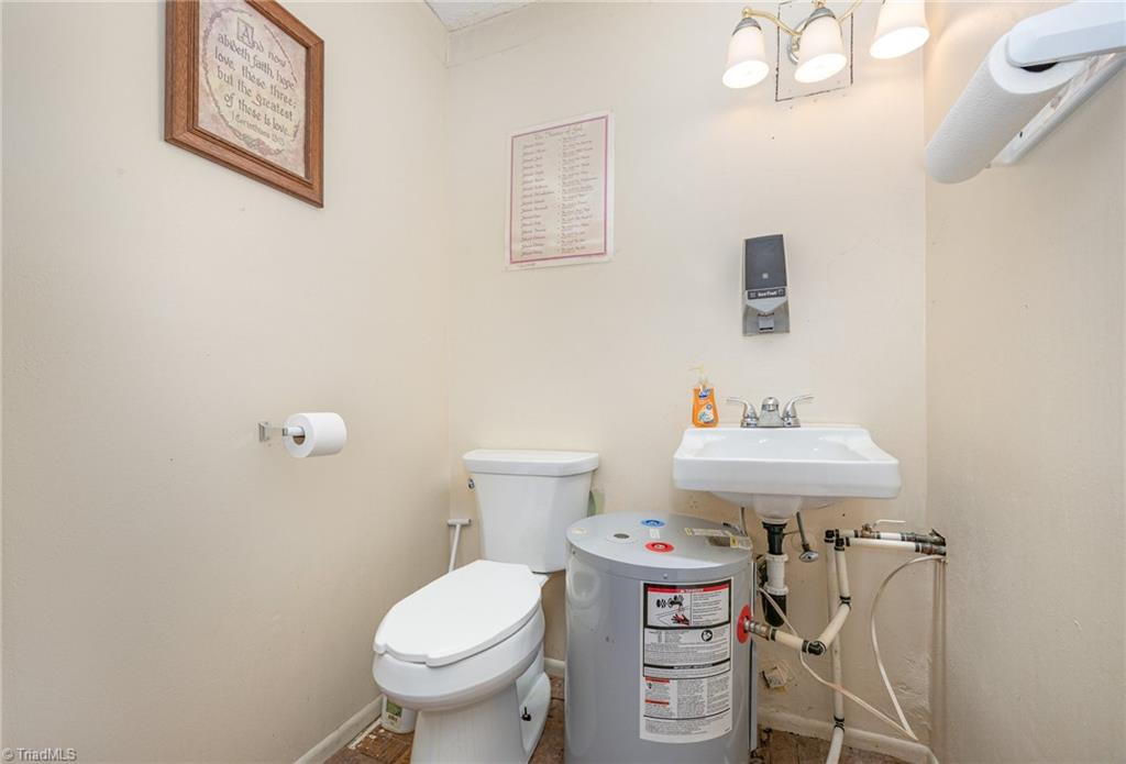 306 Avery Avenue High Point, NC 27265 - Photo 28 of 36