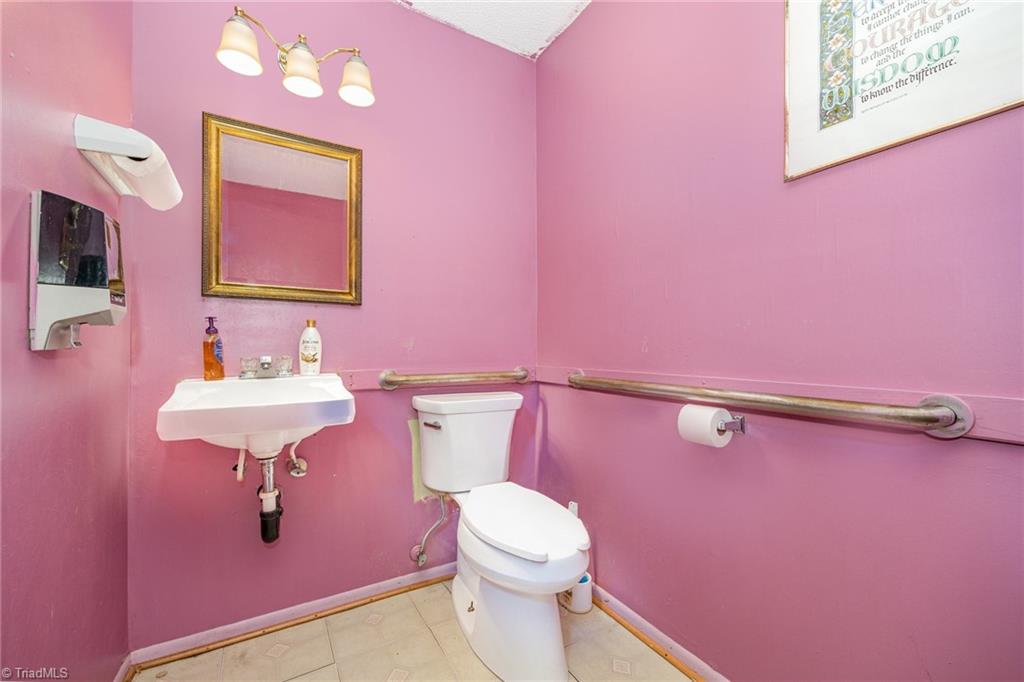 306 Avery Avenue High Point, NC 27265 - Photo 31 of 36