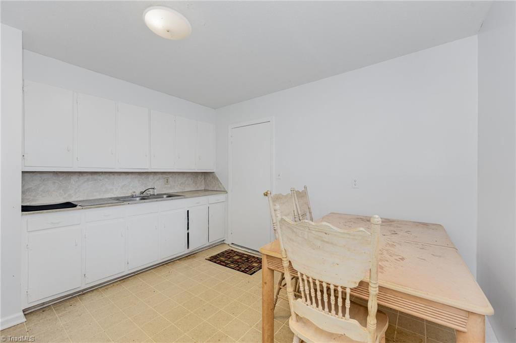 306 Avery Avenue High Point, NC 27265 - Photo 6 of 36