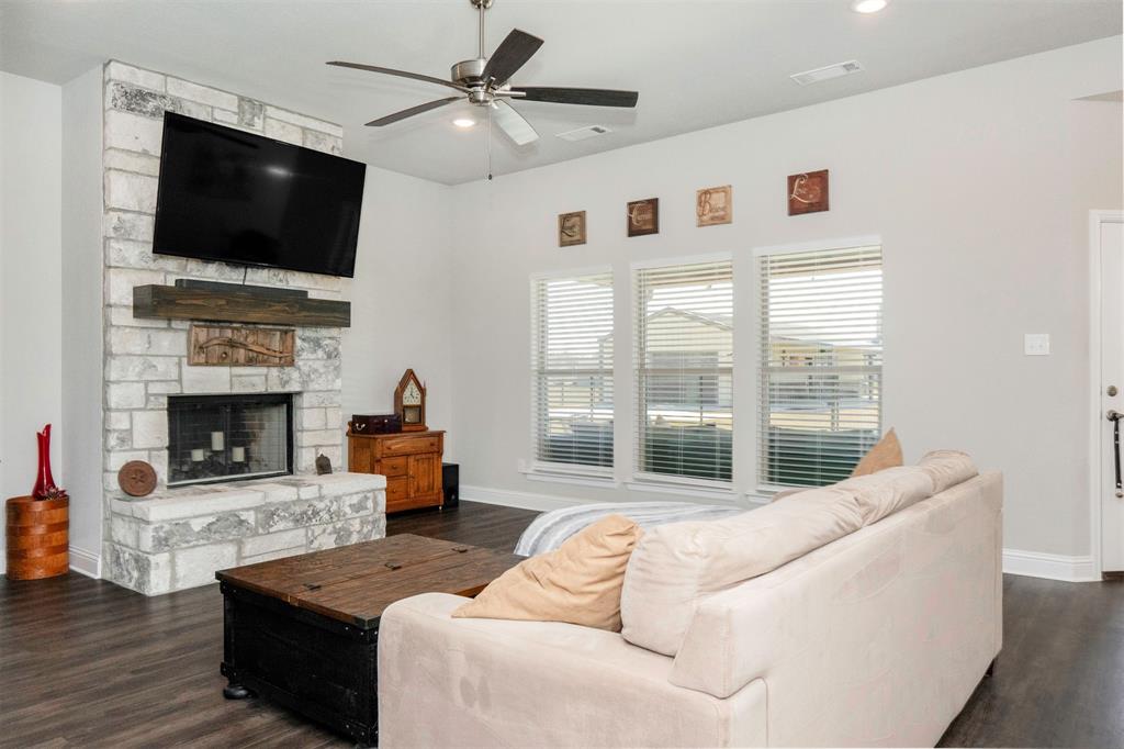 849 County Road 4764 Boyd, TX 76023 - Photo 7 of 40 a living room with furniture fireplace and flat screen tv
