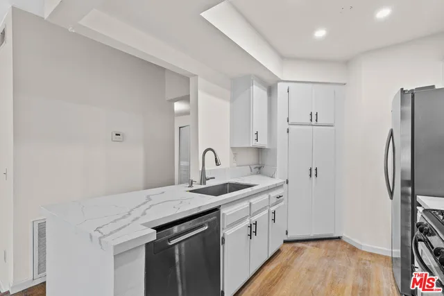 $454,000 | 19009 Sherman Way, Unit 22, Reseda, CA 91335